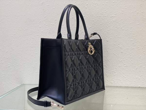 medium D*or book tote-36.5*28*17.5cm