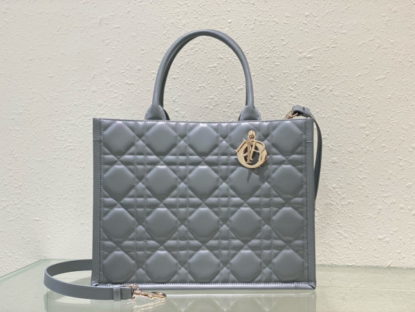 medium D*or book tote-36.5*28*17.5cm