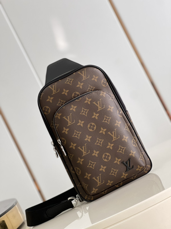 l**is V*t*n avenue slingbag nm
