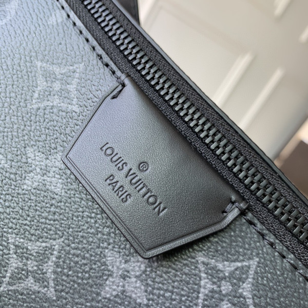 l**is V*t*n moon crossbody