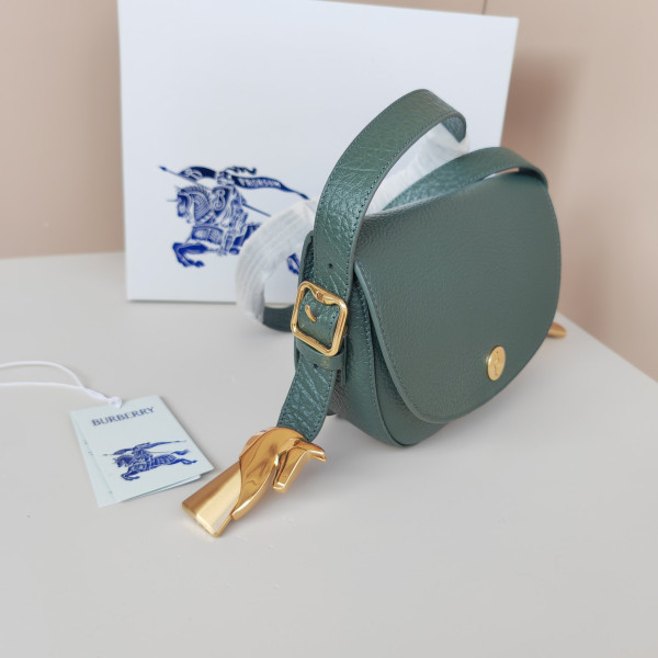 B**rry chess satchel