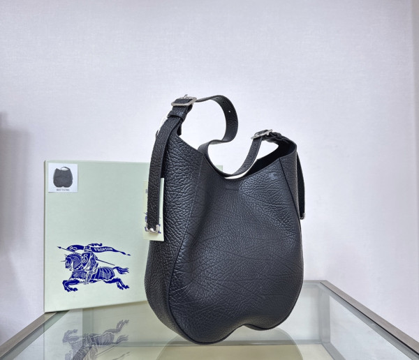 B**rry medium chess shoulder bag