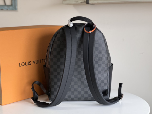 l**is V*t*n discovery backpack pm