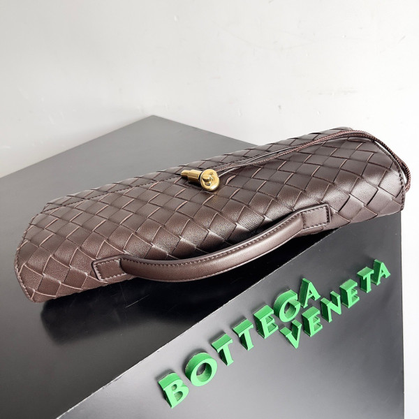 Bo*te*ga ve*ne*ta long clutch andiamo with handle