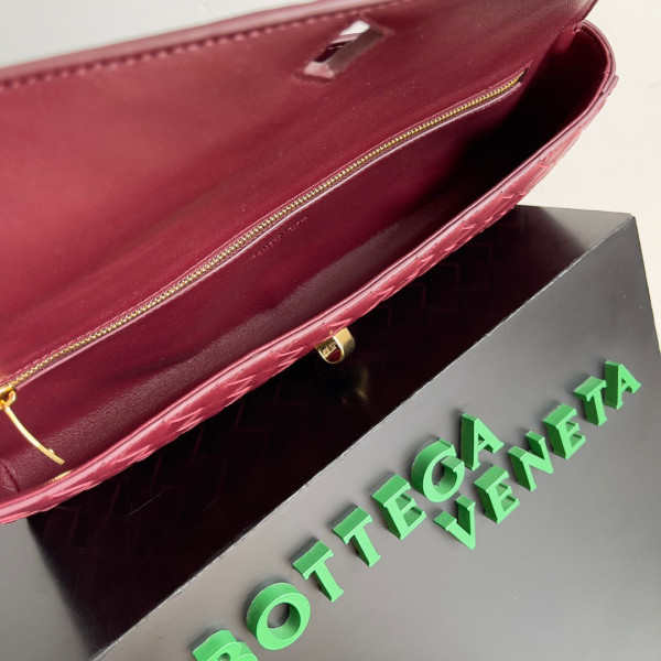 Bo*te*ga ve*ne*ta long clutch andiamo with handle