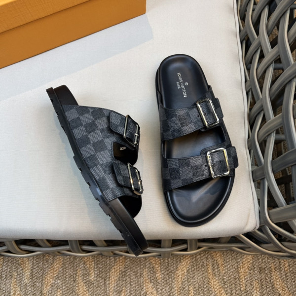 l**is V*t*n slippers