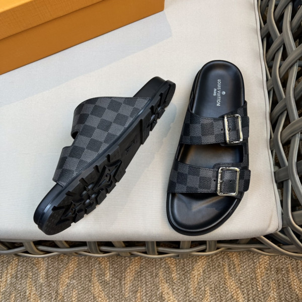 l**is V*t*n slippers