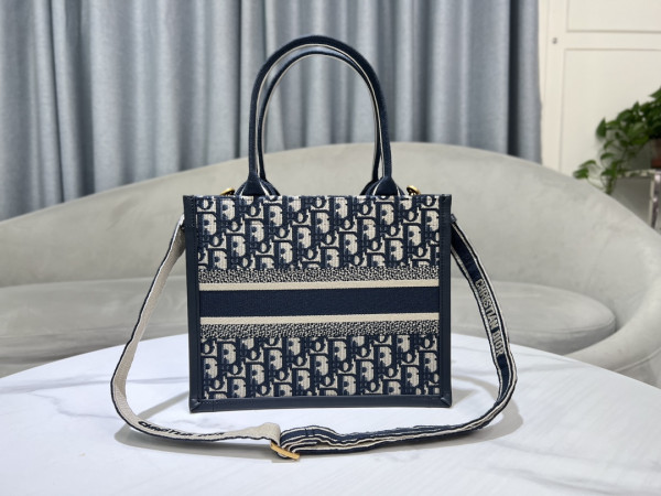 D*or oblique book tote- 26×12×21cm