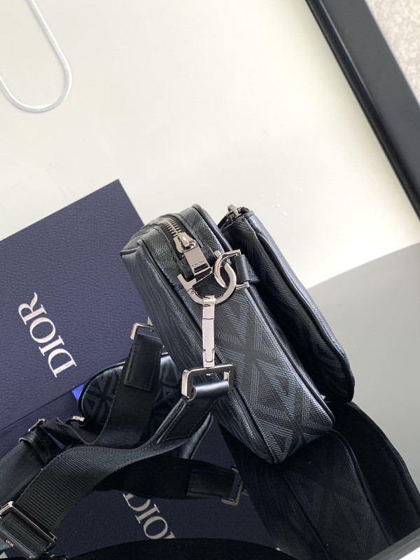 D*or saddle triple pouch
