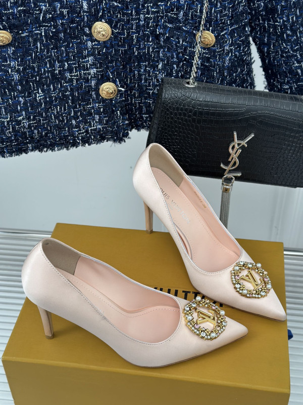 l**is V*t*n heels