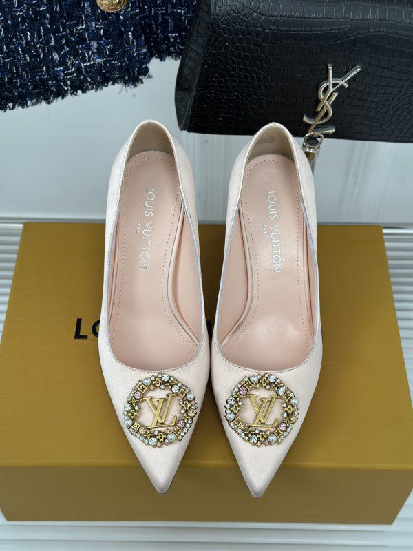 l**is V*t*n heels