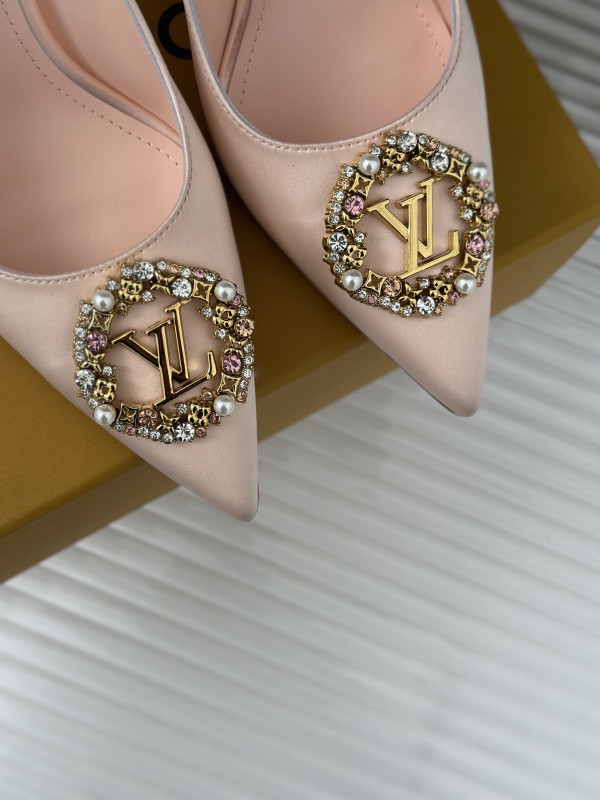 l**is V*t*n heels