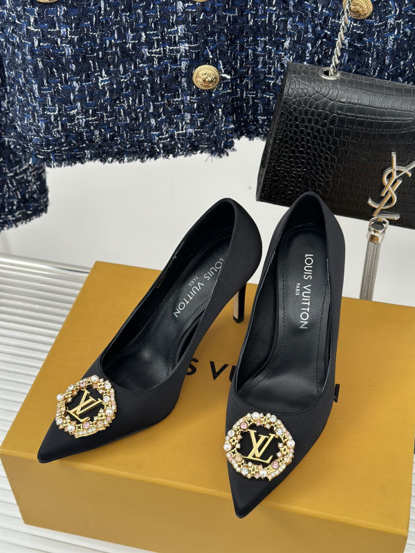l**is V*t*n heels