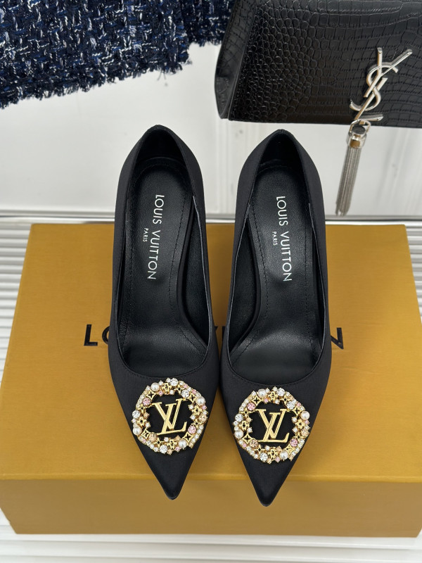 l**is V*t*n heels