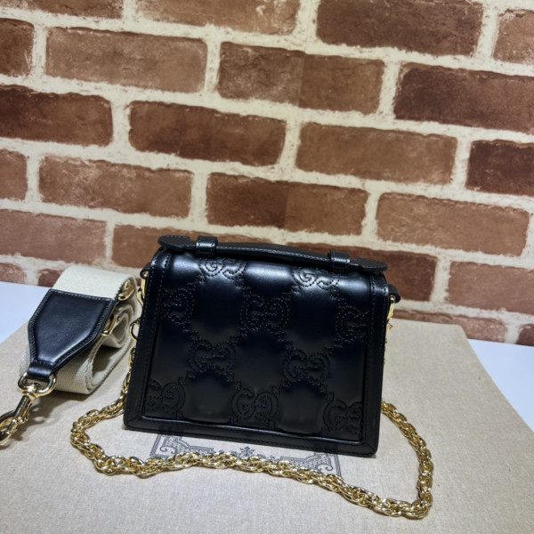 G*u*i gg matelassÉ small top handle bag