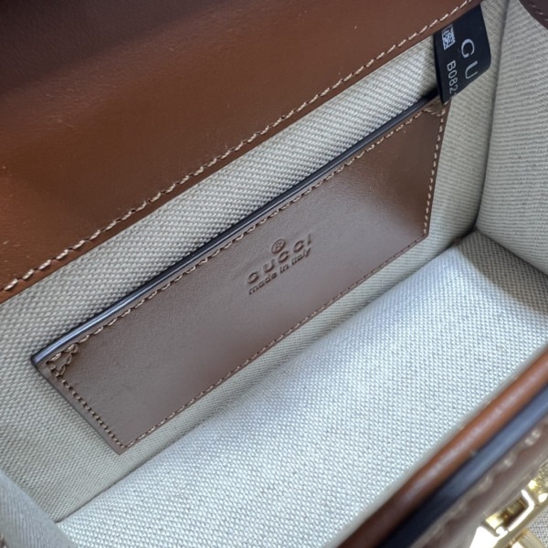 G*u*i gg matelassÉ small top handle bag