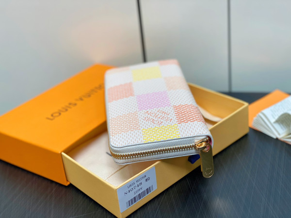 l**is V*t*n zippy wallet-19.5*10.5*2.5 cm