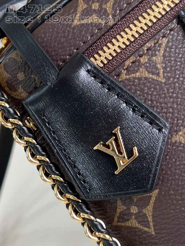 l**is V*t*n vanity chain pouch-19 x 11.5 x 6.5 cm