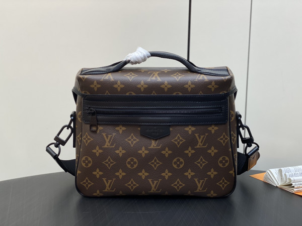 l**is V*t*n trail messenger-31*22*11cm