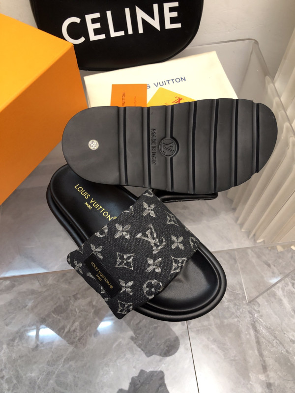 l**is V*t*n pool pillow comfort mule