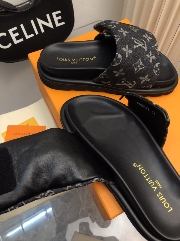 l**is V*t*n pool pillow comfort mule