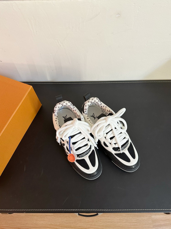 l**is V*t*n sneakers