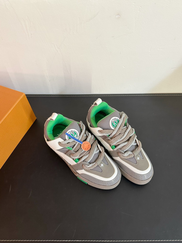 l**is V*t*n sneakers