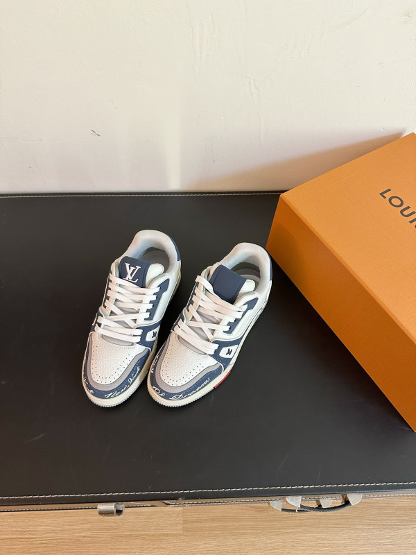 l**is V*t*n sneakers
