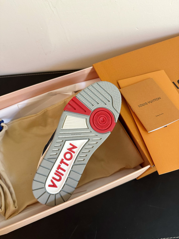 l**is V*t*n sneakers