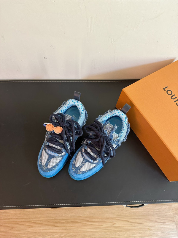 l**is V*t*n sneakers