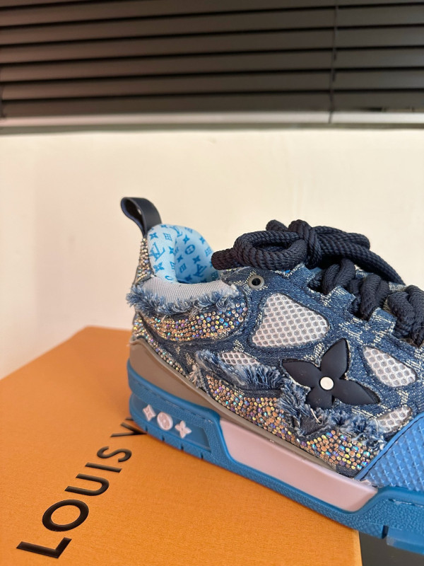 l**is V*t*n sneakers