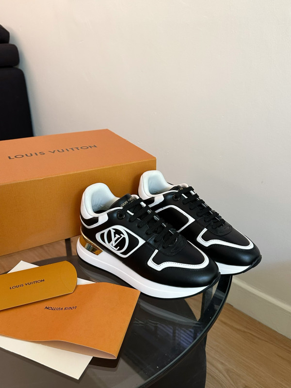 l**is V*t*n sneakers