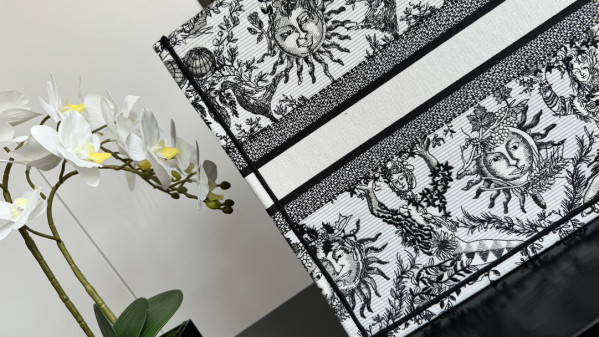 large D*or book tote-42*35*18.5cm