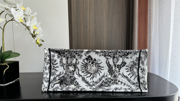 large D*or book tote-42*35*18.5cm
