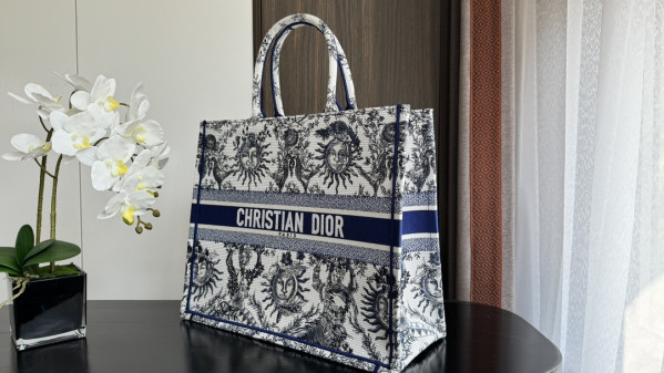 large D*or book tote-42*35*18.5cm