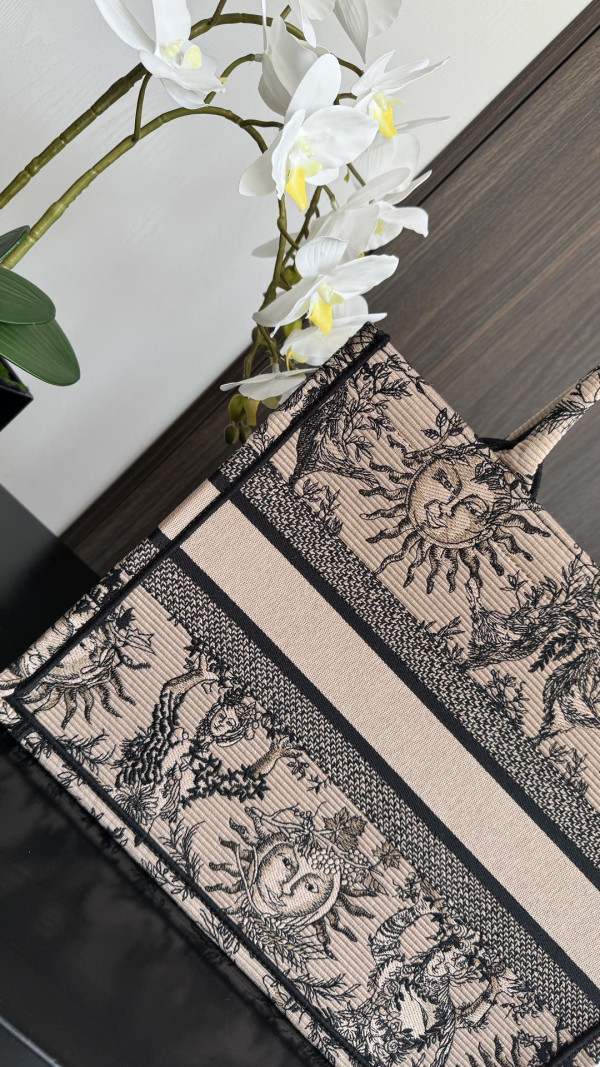 medium D*or book tote-36*18*28cm