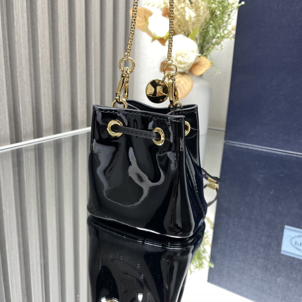 Pra*a shearling bucket bag-9-9-6cm
