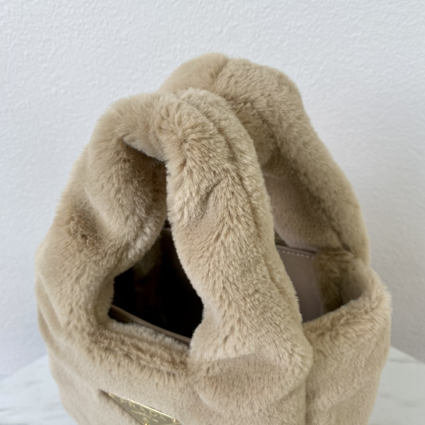 Pra*a woolen bucket bag-18*15.5*10cm
