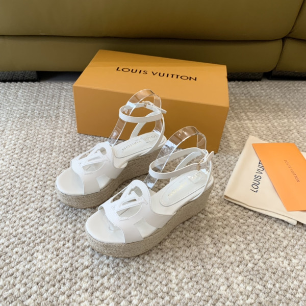 l**is V*t*n heels sandals
