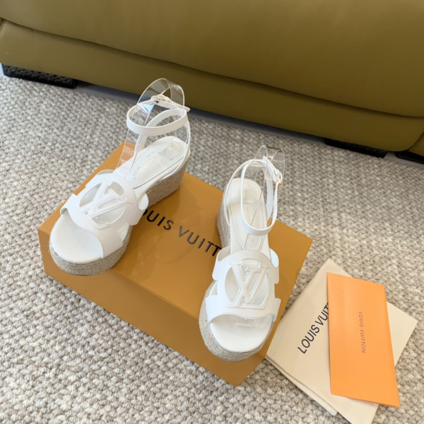 l**is V*t*n heels sandals
