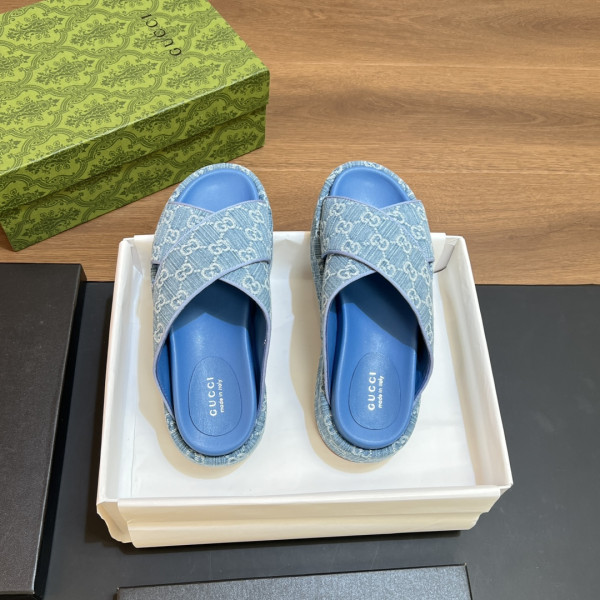 G*u*i slide sandals