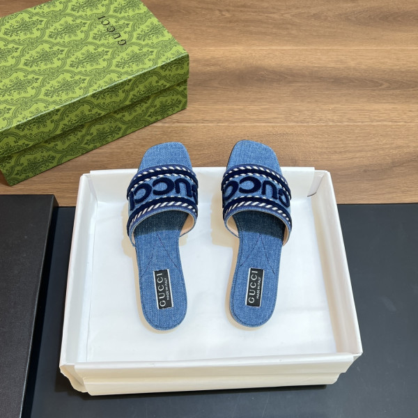 G*u*i slide sandals