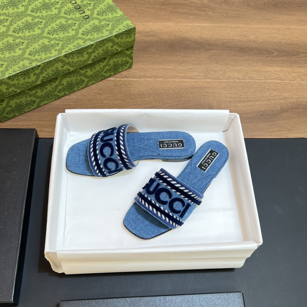 G*u*i slide sandals