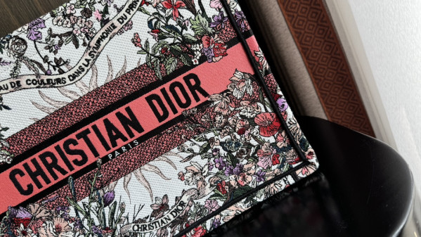 medium D*or book tote-36*18*28cm