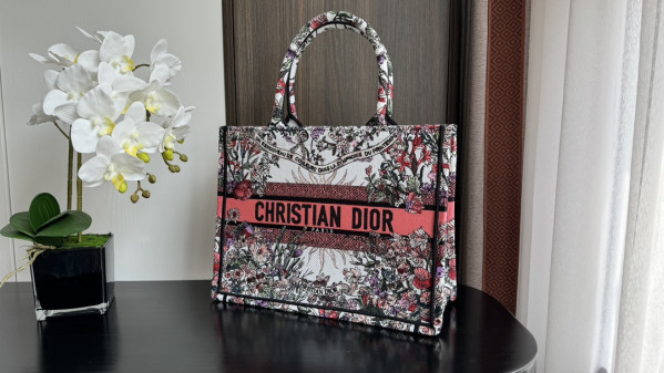 medium D*or book tote-36*18*28cm