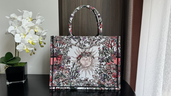 medium D*or book tote-36*18*28cm