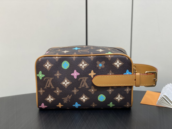 l**is V*t*n locker dopp kit bag-23*13*12cm