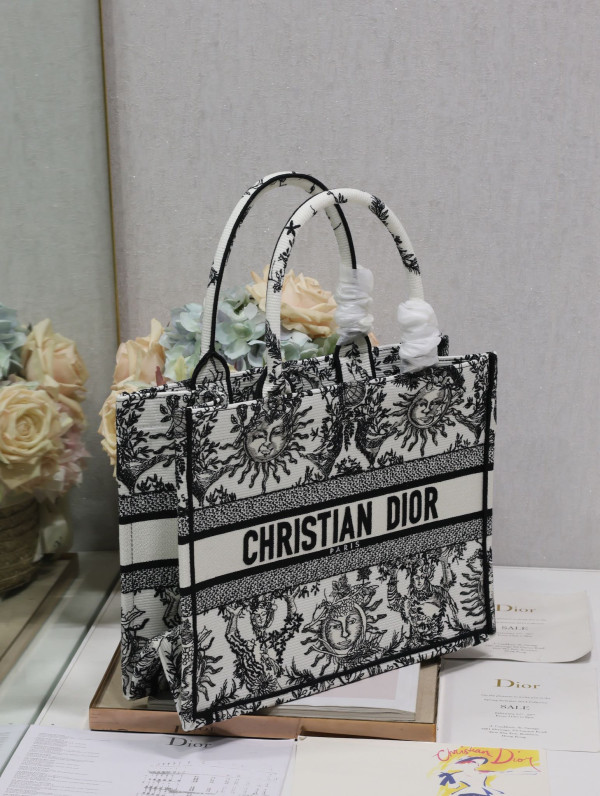 medium D*or book tote-36*18*28cm