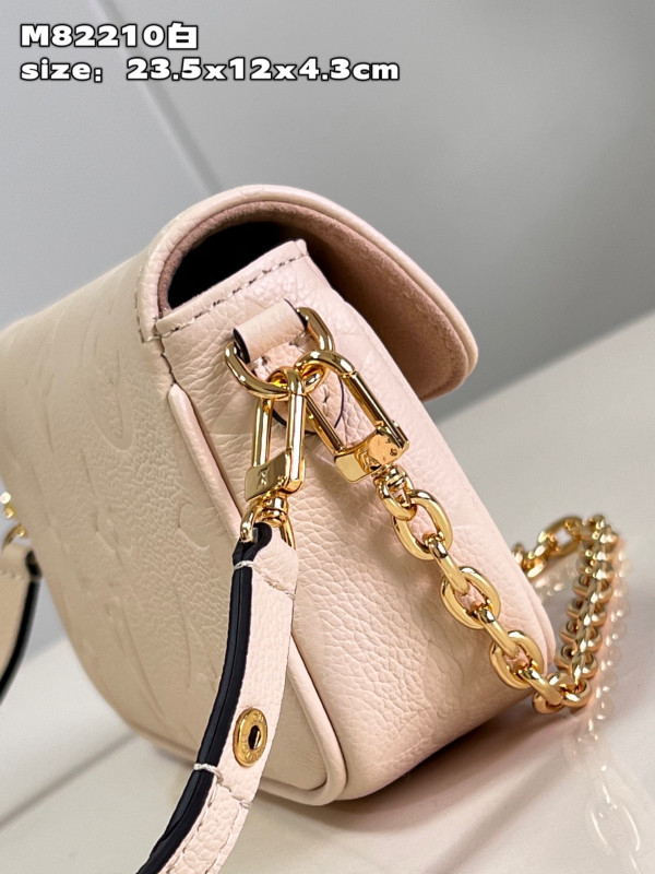 l**is V*t*n wallet on chain ivy-23.5*12*4.3cm