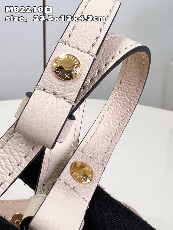 l**is V*t*n wallet on chain ivy-23.5*12*4.3cm
